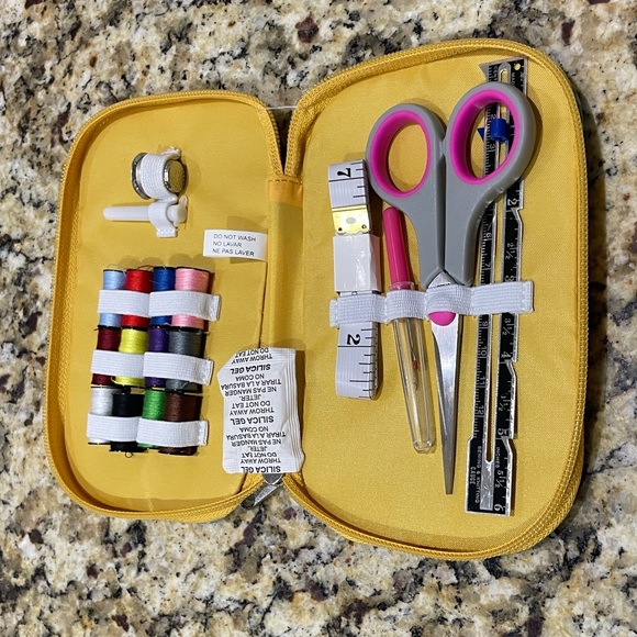 Sewing Kit - Picture 2 of 4